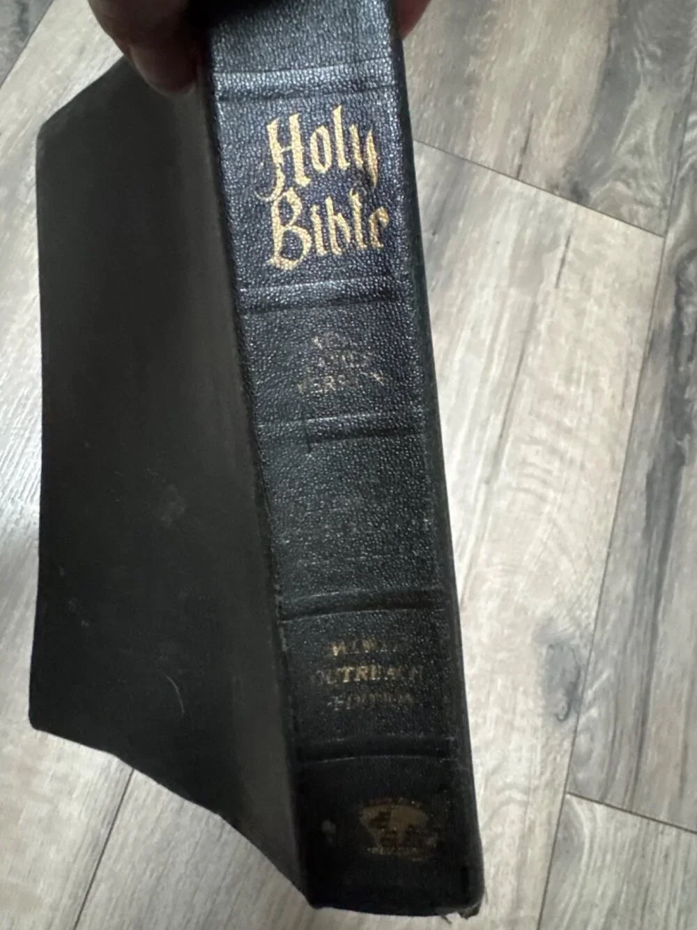 Holy Bible Giant Print King James Version World Outreach Edition Black Leatheret